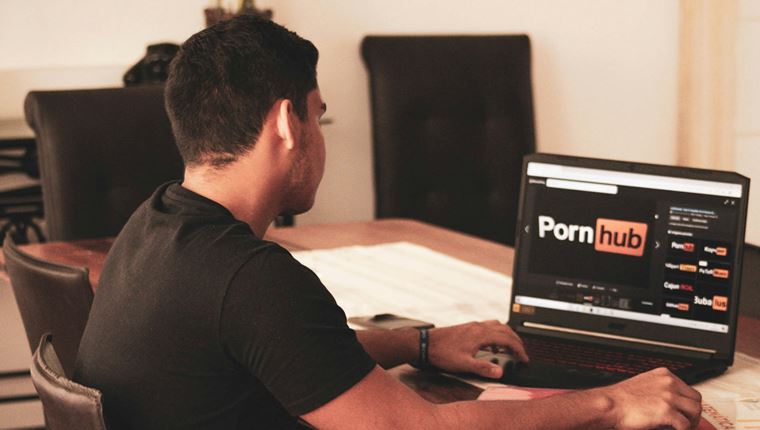 Το Pornhub βρίσκεται στο στόχαστρο της Ευρωπαϊκής Επιτροπής