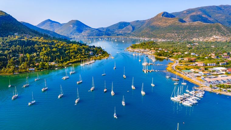 Τα γαλήνια νησιά του Ιονίου που λατρεύουν οι πλουσιότεροι άνθρωποι στον κόσμο