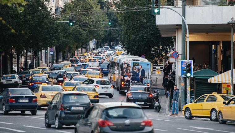 Δεν πρόκειται να αδειάσει η Αθήνα τον Αύγουστο