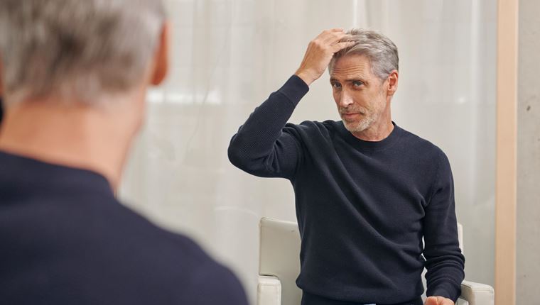 Τα γκρίζα μαλλιά στον άντρα είναι γοητεία