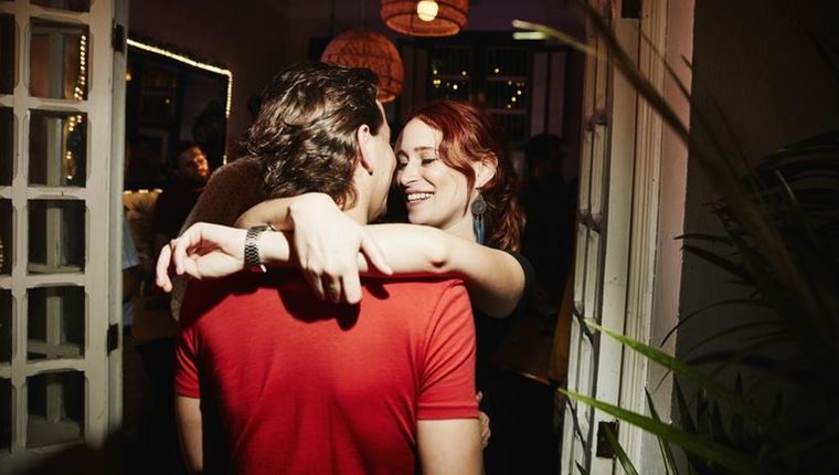 Οι γυναίκες &#39;μυρίζονται&#39; κυριολεκτικά τους εργένηδες, λέει η επιστήμη