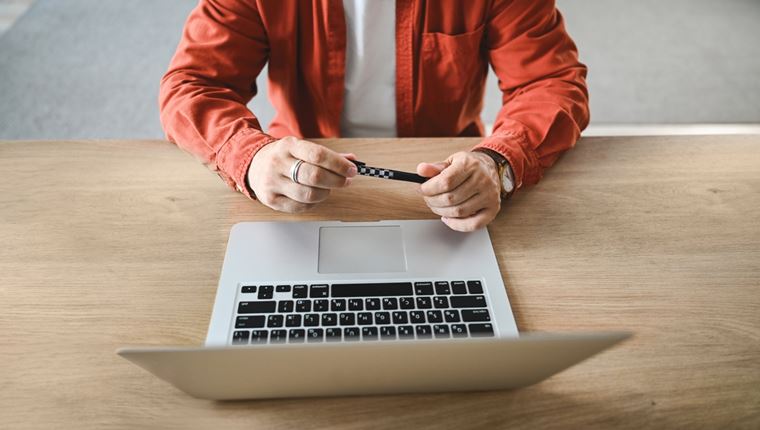 Αν η διεύθυνση του email σου είναι έτσι, τότε μάλλον είσαι γέρος