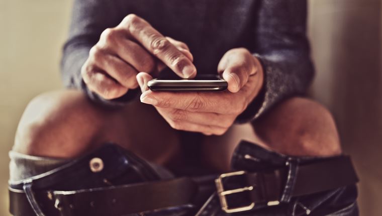 Μάλλον πρέπει να σταματήσεις να παίρνεις το κινητό σου στην τουαλέτα