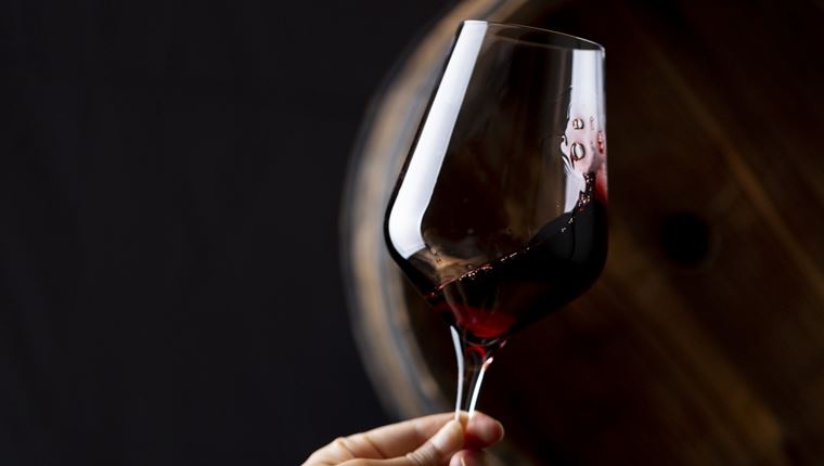 4 τρόποι για να εντυπωσιάσεις τους φίλους σου με κρασί