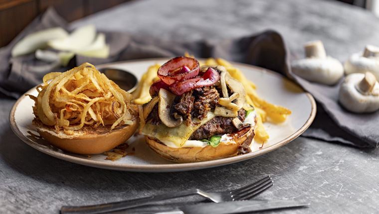 Στα TGI Fridays™ για νέα Burgers και Margarita MAYnia