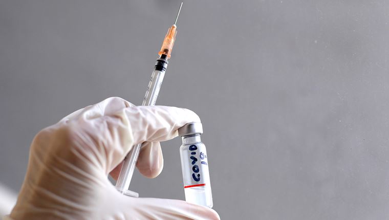 Το εμβόλιο των Pfizer Inc/BioNTech αγγίζει σε αποτελεσματικότητα το 95%