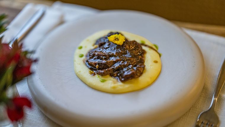 Mουσακάς καραβίδας και σοφρίτο για Όσκαρ στην Αθηναϊκή Ριβιέρα