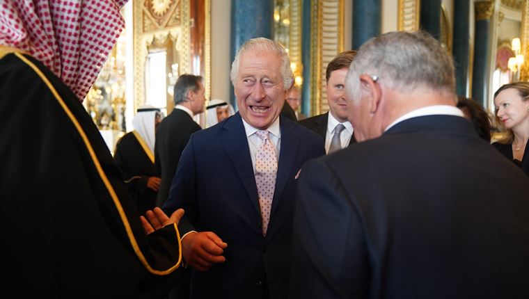 Live η ιστορική στέψη του βασιλιά Καρόλου Γ&#39;