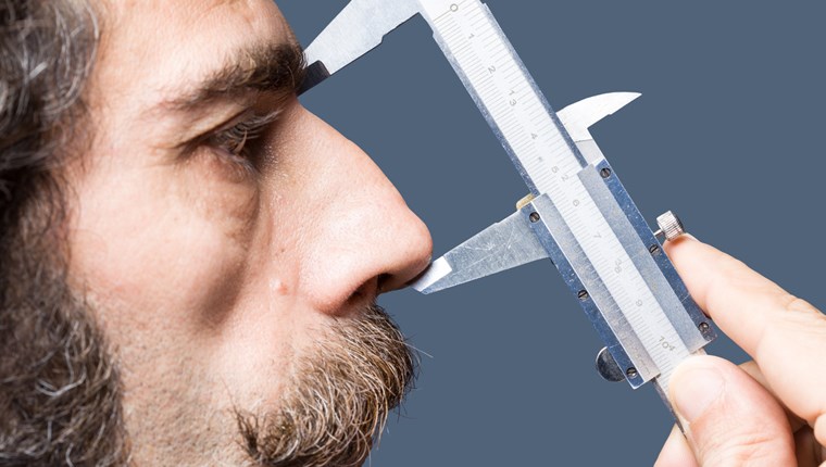 Γίνεται μαζί με εμάς, να μεγαλώνει και η μύτη μας;