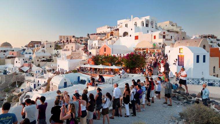 Το σχέδιο της κυβέρνησης για τουρίστες με κορονοϊό