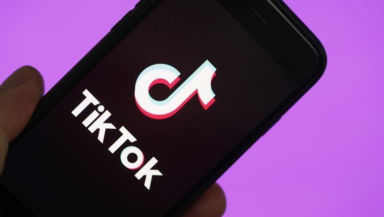 Η κυβέρνηση Trump εξετάζει την απαγόρευση του Tik Tok στις ΗΠΑ