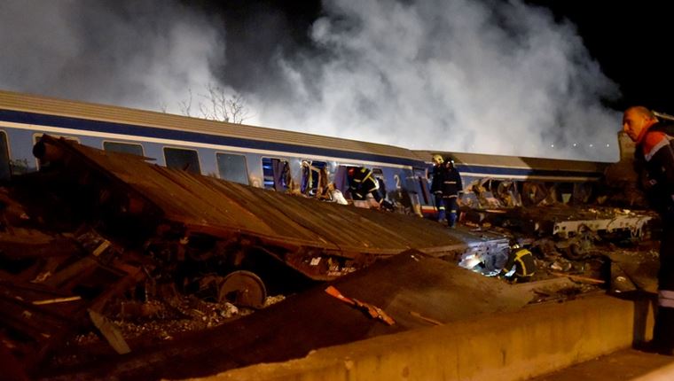 Ένα βίντεο για γερά νεύρα από τη σύγκρουση τρένων στα Τέμπη
