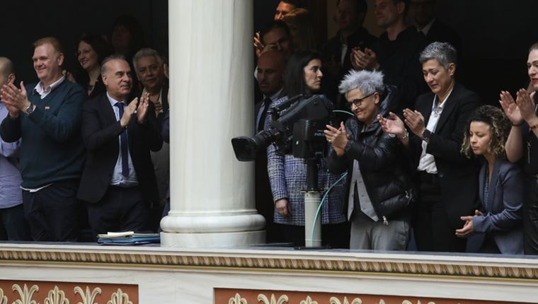 Τελέστηκε ο πρώτος γάμος ομόφυλου ζευγαριού παρουσία αστυνομικών