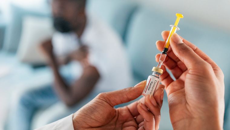 Αναγκαία η 3η δόση εμβολίου για τη μετάλλαξη Όμικρον