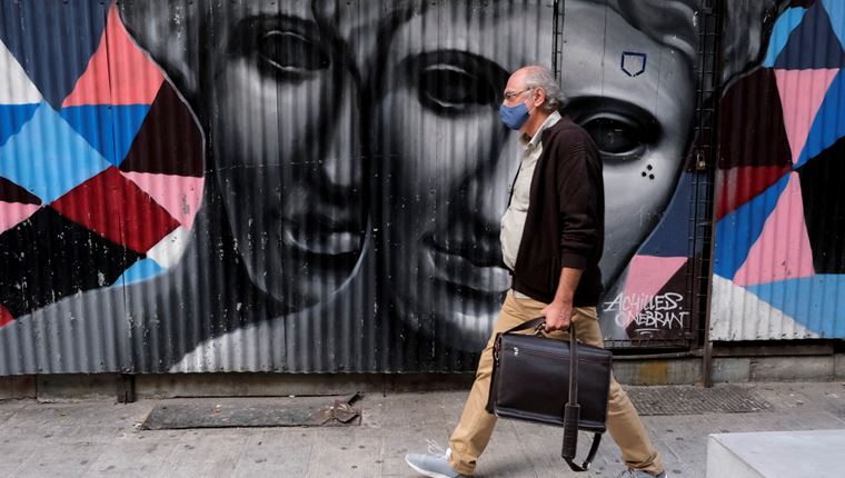 Σε ρυθμό μόνιμου lockdown η Ελλάδα