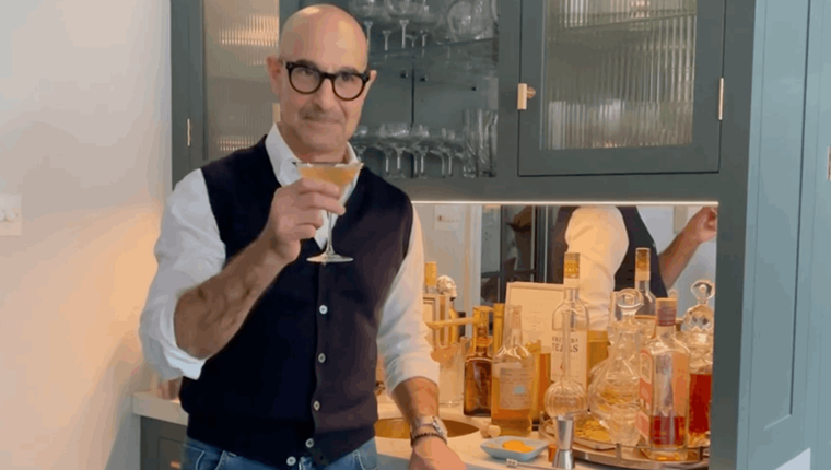 Ο Stanley Tucci φτιάχνει Tequila Martini, το ίντερνετ υποκλίνεται