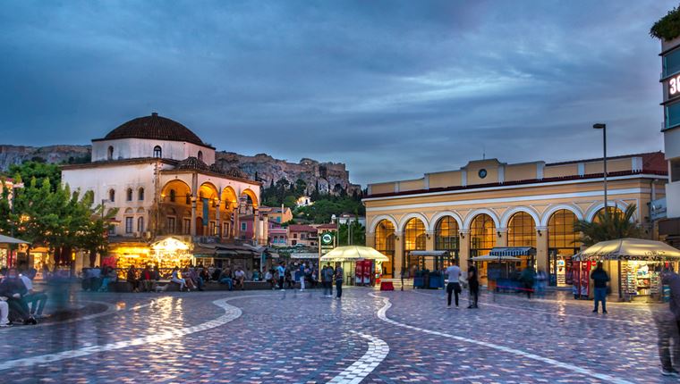 Άνοιγμα λιανεμπορίου στα τέλη Μαρτίου και εστίασης στα μέσα Απριλίου