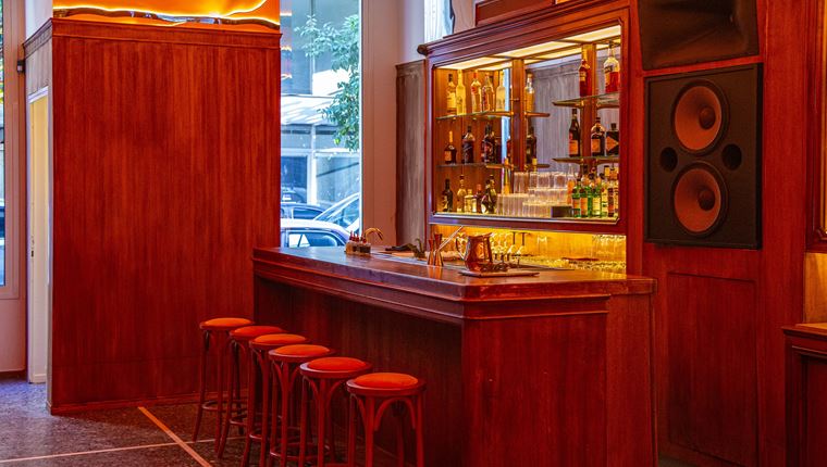 Το μπαρ για το οποίο θα μιλά σύντομα όλη η Αθήνα είναι απλά... Τέλειον