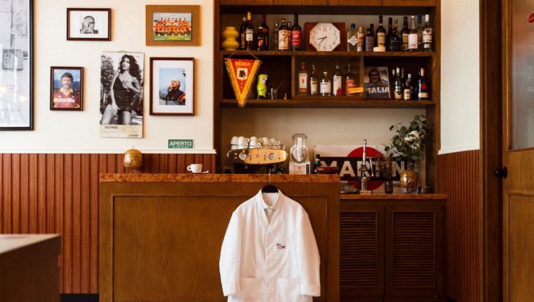 Όλα τα φώτα στο Bar Leone