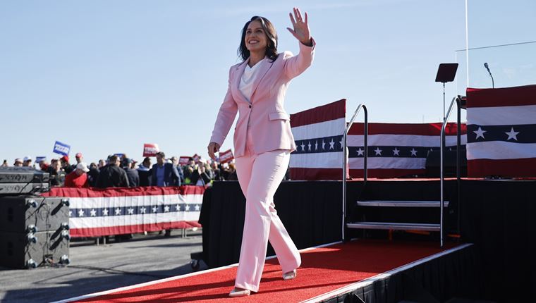 Η αμφιλεγόμενη περίπτωση της Tulsi Gabbard, της νέας επικεφαλής των μυστικών υπηρεσιών στις ΗΠΑ
