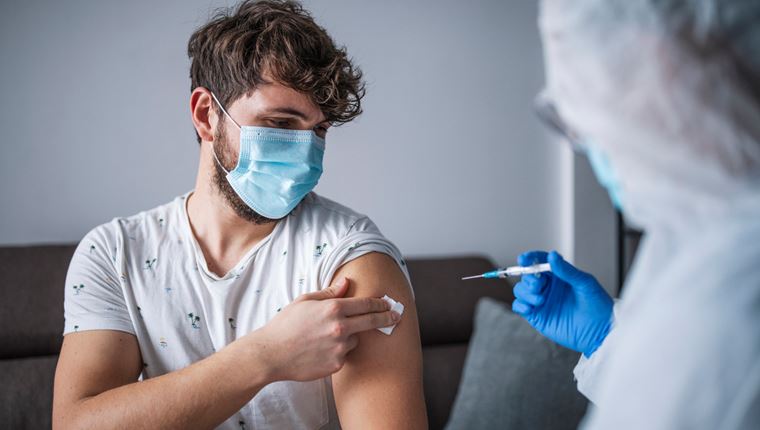 Τι πρέπει και τι δεν πρέπει να κάνεις πριν και μετά το εμβόλιο