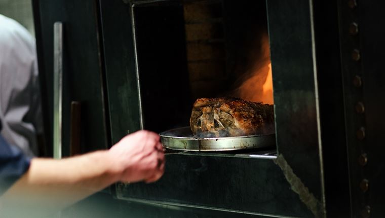 Οι Κυριακές έχουν ξανά Sunday Roast στο Vezene