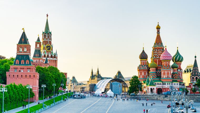 Τα αντίποινα της Δύσης κάνουν τη ζωή των Ρώσων αφόρητη