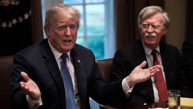 Για το βιβλίο που &quot;καίει&quot; τον Donald Trump την τελευταία λέξη έχουν οι αναγνώστες