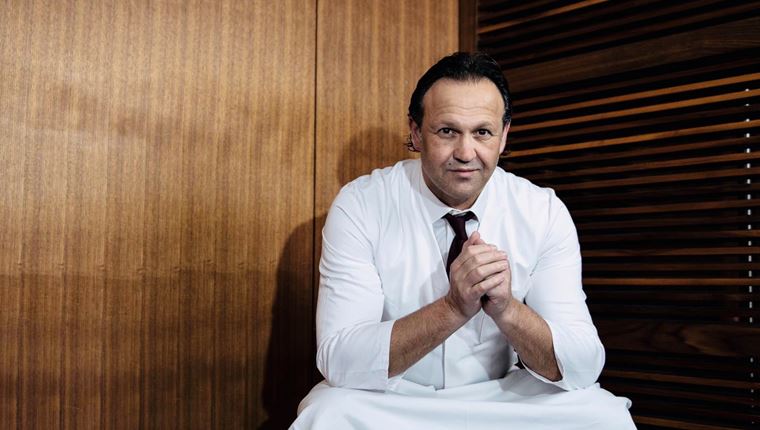 Ο Κώστας Ιγνατιάδης και τα μπαρ ως σταθμοί της νοσταλγίας