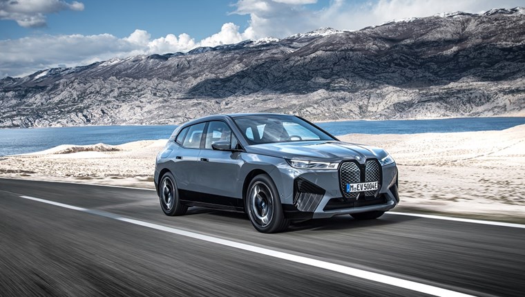 BMW iX: Σπορ, τεχνολογικά εξελιγμένη και σέξι