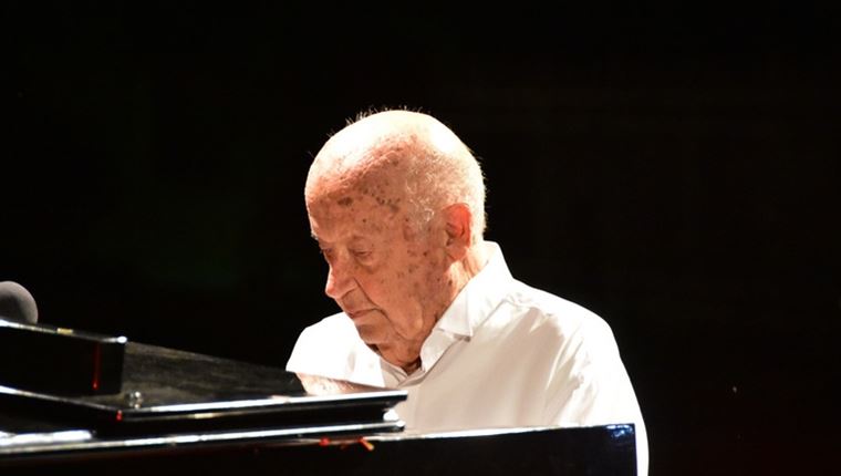 Πέθανε ο σπουδαίος έλληνας συνθέτης Μίμης Πλέσσας