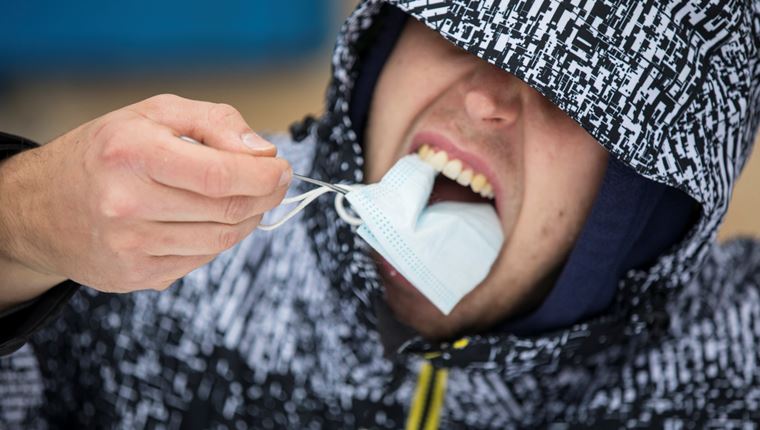 Ένα περίεργο σύμπτωμα της μετάλλαξης Όμικρον