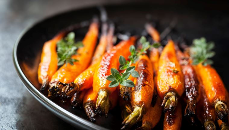 Τα καρότα τελικά τρώγονται με φλούδα ή χωρίς;