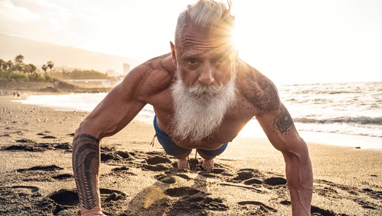 Οι καλύτερες ασκήσεις για να είσαι fit μεγαλώνοντας, σύμφωνα με το Harvard