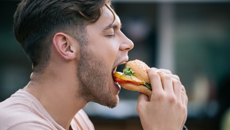 Πώς θα τρως λιπαρά και δεν θα παχαίνεις