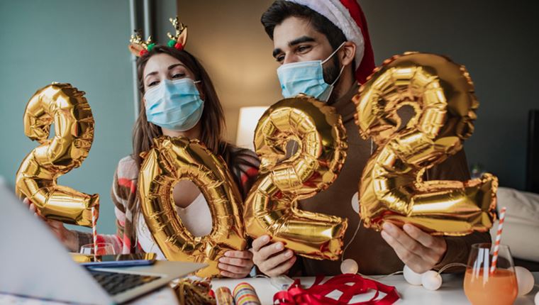 Πώς θα προστατευθείς τις γιορτές από τη μετάλλαξη Όμικρον