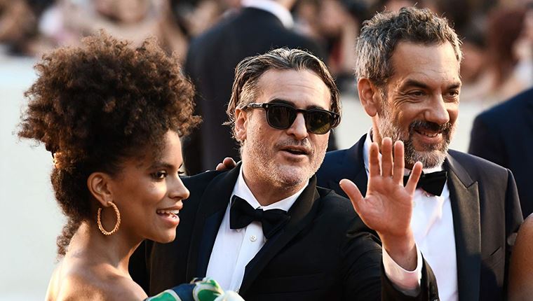 Γιατί διχάζει η βράβευση του Joker στη Μόστρα