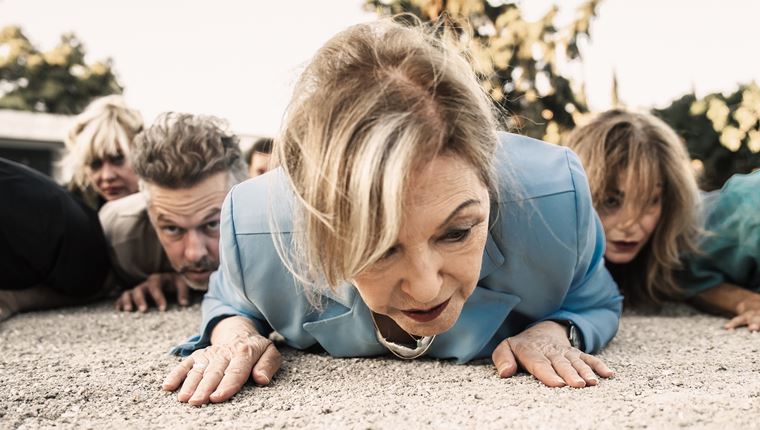 Οι viral &#39;Πέρσες&#39; του Δημήτρη Καραντζά ζουν στο σήμερα