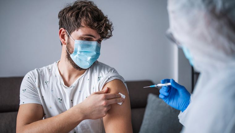 Τρίτη δόση εμβολίου για όλους;