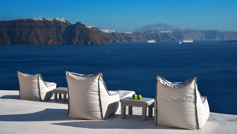 Αξέχαστες καλοκαιρινές στιγμές κάτω από τον ήλιο της Σαντορίνης