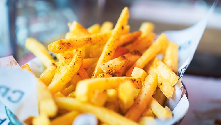 Η συνταγή για πατάτες σαν τηγανητές, αλλά στο φούρνο