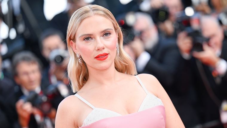 Scarlett Johansson έξαλλη με την τεχνητή νοημοσύνη, μηνύει εφαρμογή που &#39;έκλεψε&#39; τη φωνή της