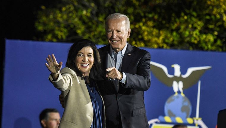 Κι όμως, οι Δημοκρατικοί άντεξαν στις ενδιάμεσες εκλογές των ΗΠΑ