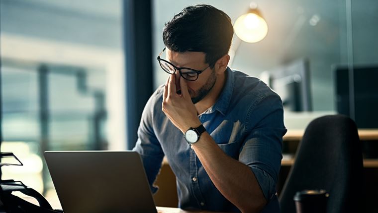 Η καθημερινή συνήθεια που βλάπτει τον εγκέφαλό μας, σύμφωνα με την επιστήμη