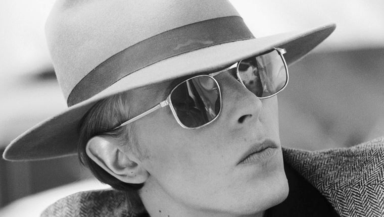 Γυαλιά ηλίου με γκρι φακούς για τον χειμώνα