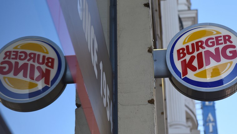 Τα Burger King θέλουν να παραγγείλεις από τα McDonald's