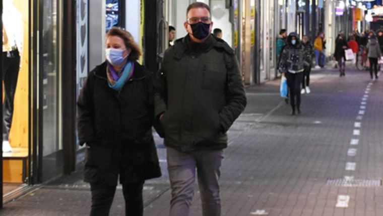 Κορονοϊός: Αυξήθηκαν στους 683 οι διασωληνωμένοι