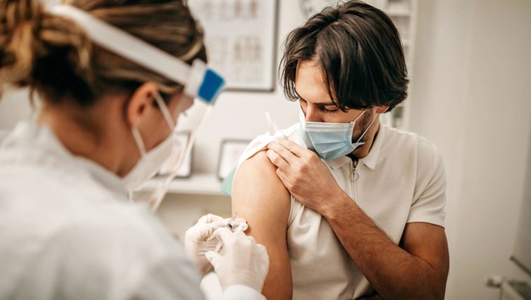 Κορονοϊός: Ξεκίνησαν και πάλι οι εμβολιασμοί