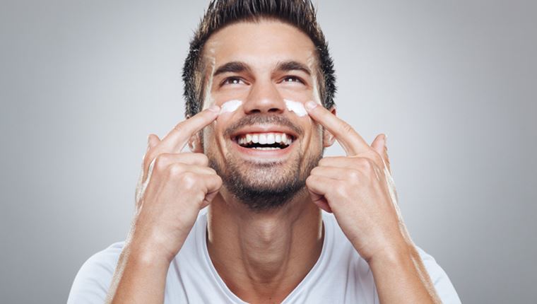 3 αντιρυτιδικές κρέμες για άντρες που κάνουν δουλειά