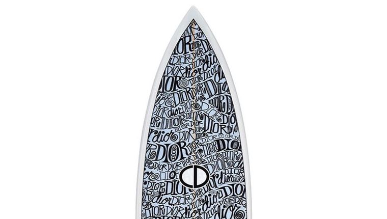 Η πιο στιλάτη σανίδα του σερφ ανήκει στον οίκο Dior